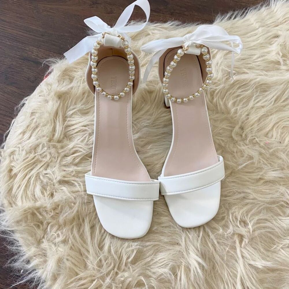 NWOT White Lace Up Bow & Pearl Strap Block Heel Sandals EU 40 / US 9